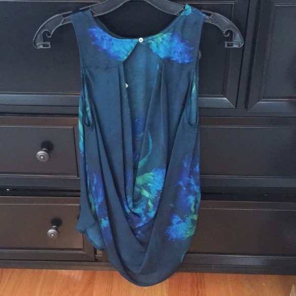 NWT beautiful 100% silk open-back top - Picture 2 of 2